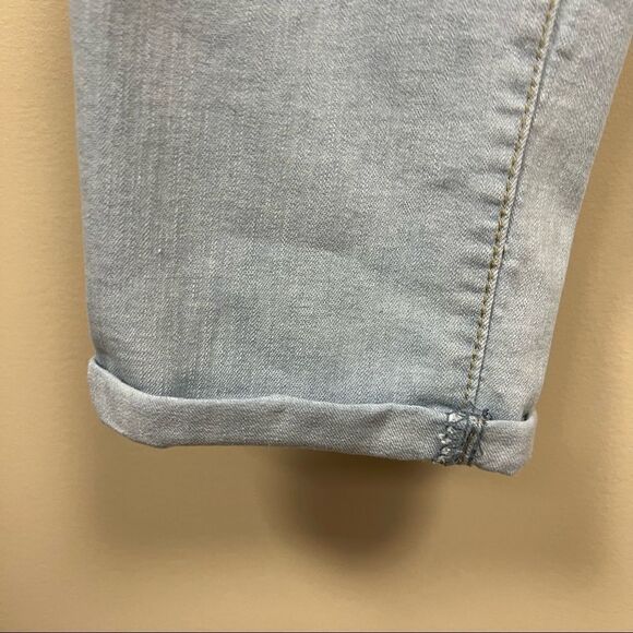 Jessica Simpson light wash embroidered jeans. Sz 30 - Picture 6 of 7